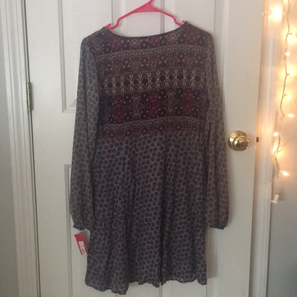 Patterned Dress - Picture 2 of 3
